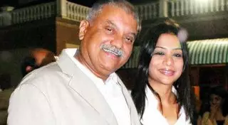 Болливудские страсти: Жена медиамагната подозревается в убийстве дочери, которую выдавала за сестру