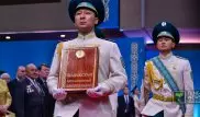 Назвать Конституцию именем Назарбаева и произносить клятву на ней предлагает эксперт