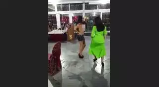 Девушка устроила стриптиз на банкете в Павлодаре