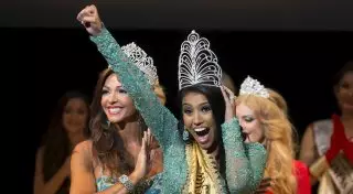 Конкурс "Миссис Вселенная-2015" выиграла представительница Канады