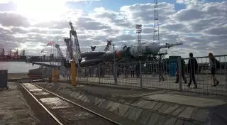 Ракета-носитель для отправки новой экспедиции на МКС доставлена на стартовый комплекс "Байконура"