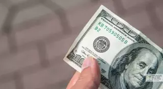 Средневзвешенный курс доллара на утренних торгах KASE составил 234,94 тенге