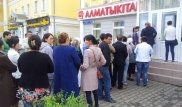 Очереди за учебниками и школьными пособиями в Астане напомнили времена дефицита