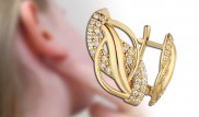 Невестка вырвала серьгу из уха родственницы за долги в Атырау