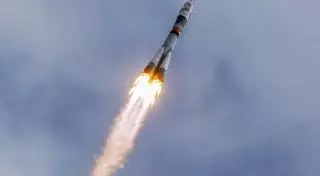 "Союз" с Айдыном Аимбетовым на борту уклонился от космического мусора