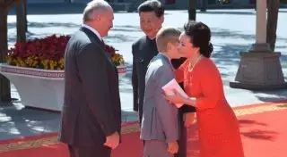 11-летний сын Лукашенко стал звездой китайских соцсетей