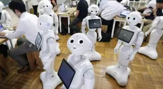 Японец подрался с остроумным роботом