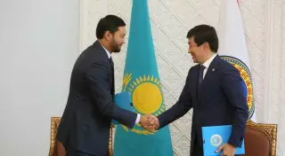 Акимат Алматы и Кенес Ракишев подписали меморандум