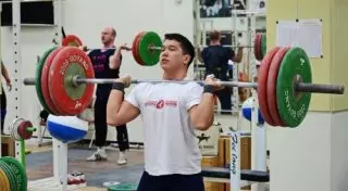 Казахстан завоевал первое "золото" на чемпионате Азии по тяжелой атлетике