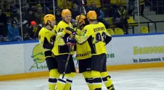 "Сарыарка" забросила 10 шайб в стартовом матче чемпионата ВХЛ