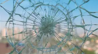 Подростки закидали камнями пассажирский поезд в ВКО