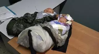 Попрошайки из Узбекистана выдавали кукол за младенцев в Алматы