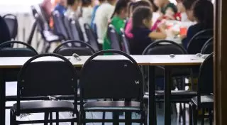 Столичных школьников младших классов будут кормить бесплатными обедами