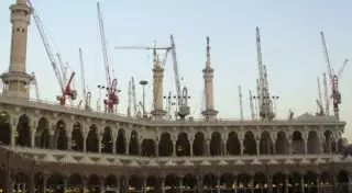 Число жертв при падении крана на мечеть в Мекке продолжает расти