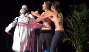Полуголые FEMEN сорвали мусульманскую конференцию