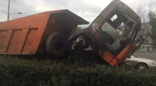 В Алматы сгорел КамАЗ