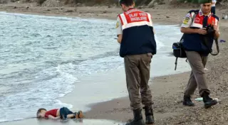 Charlie Hebdo вновь опубликовал скандальные карикатуры