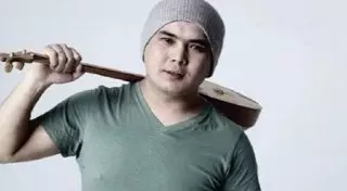 Скандально известный казахстанский рэпер посвятил песню чиновникам