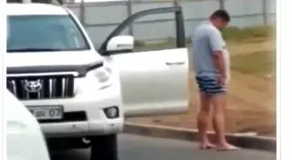 Установлена личность справившего нужду в Уральске водителя внедорожника