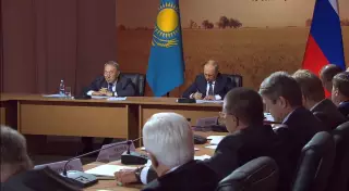 Назарбаеву неудобно есть израильскую клубнику