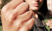 18-летняя девушка избила работницу газовой службы в Мангистау