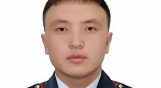 Полицейский спас из горящего дома четырех детей и их мать в Кокшетау