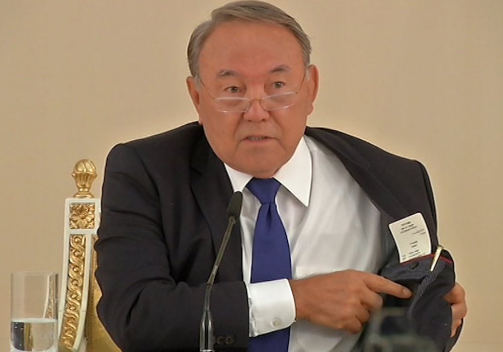 Глава государства отметил, что носит одежду и обувь казахстанского производства.