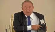 Назарбаев назвал себя "ходячей рекламой казахстанской продукции"