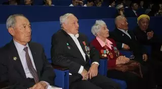 Ветеранов ВОВ обследовали в президентской клинике в Астане