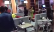 Полиция Алматы проверяет видео с дракой девушек в кафе быстрого питания