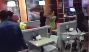 Полиция Алматы проверяет видео с дракой девушек в кафе быстрого питания
