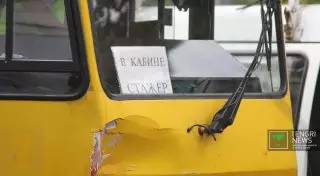 Находившаяся в трамвае девушка-стажер выпрыгнула перед ДТП в Алматы