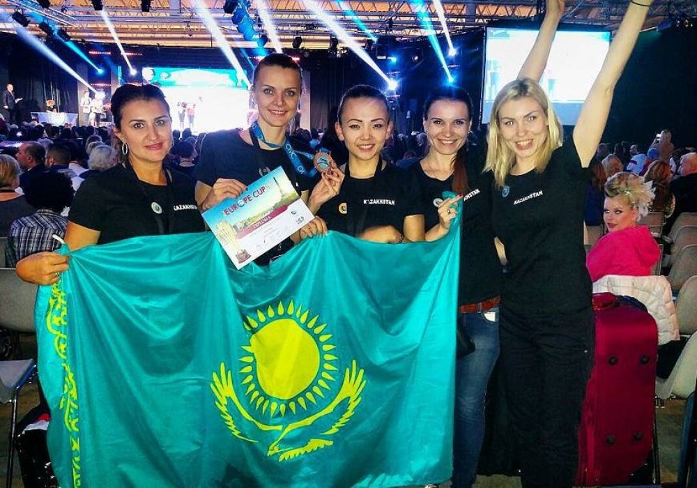 Команда Казахстана заняла первое место на чемпионате Европы по парикмахерскому искусству и макияжу. © instagram.com