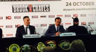 Соперник Владимира Кличко пришел на пресс-конференцию в костюме Бэтмена