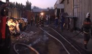 В Алматы горел мебельный склад