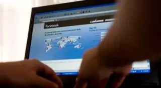 В работе Facebook произошел сбой