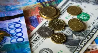 Курс доллара после утренних торгов стал 269,81 тенге