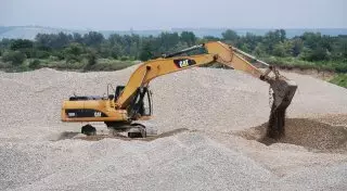 Экологической катастрофой грозит незаконная добыча гравия в ЮКО
