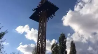 В Караганде во время работы оборвался трос аттракциона "Башня падения"