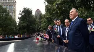 Назарбаев посетил мемориал "11 сентября" в Нью-Йорке