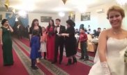 Потасовка казахстанских девушек из-за букета невесты стала хитом Сети