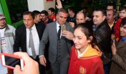 Подольски и компания: Футболисты "Галатасарая" прилетели в Астану