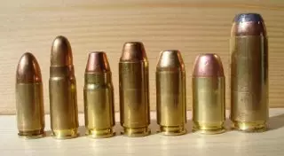 Полицейских в ВКО осудили за продажу боеприпасов