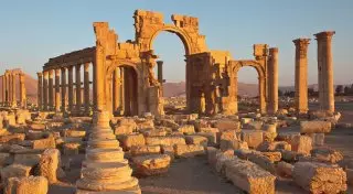 Боевики ИГ (ДАИШ) взорвали 2000-летнюю Триумфальную арку в Пальмире