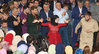 В Чечне запретили стрелять, пить и резать торт на свадьбах
