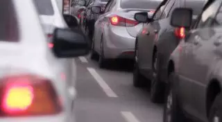 Не оплатившим транспортный налог алматинцам будут клеить стикеры на авто