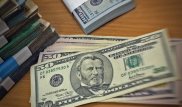 Казахстанцы стали активнее переводить деньги за рубеж