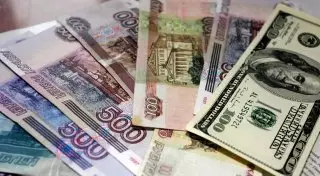 Курс рубля продолжает уверенно расти