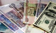 Курс рубля продолжает уверенно расти