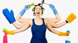 Супермама превратила уборку по дому в фитнес-тренировку